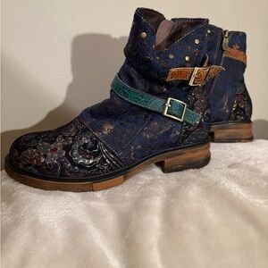 L'ARTISTE Spring Step Blue and Brown Patterned Ankle Boots